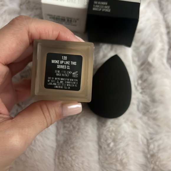 il makiage foundation and blender sponge - Picture 2 of 5